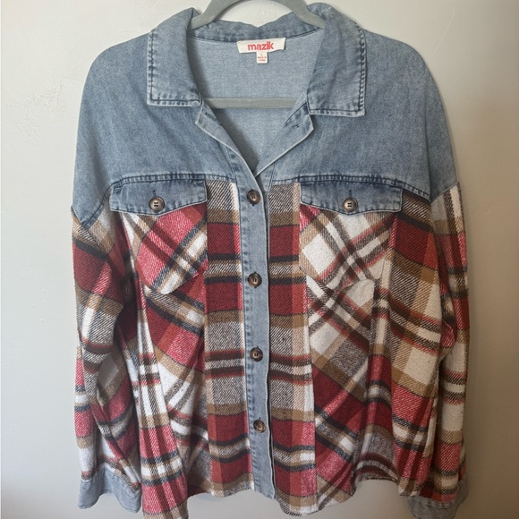 Mixed material flannel shirt. Size is large but oversized so can fit up to 2x - Picture 1 of 3